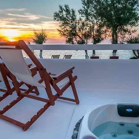 Niki Savvas * Pollonia